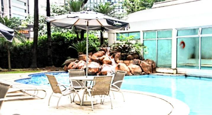 Radisson Vila Olimpia Sao Paulo Exterior photo A poolside table and chairs